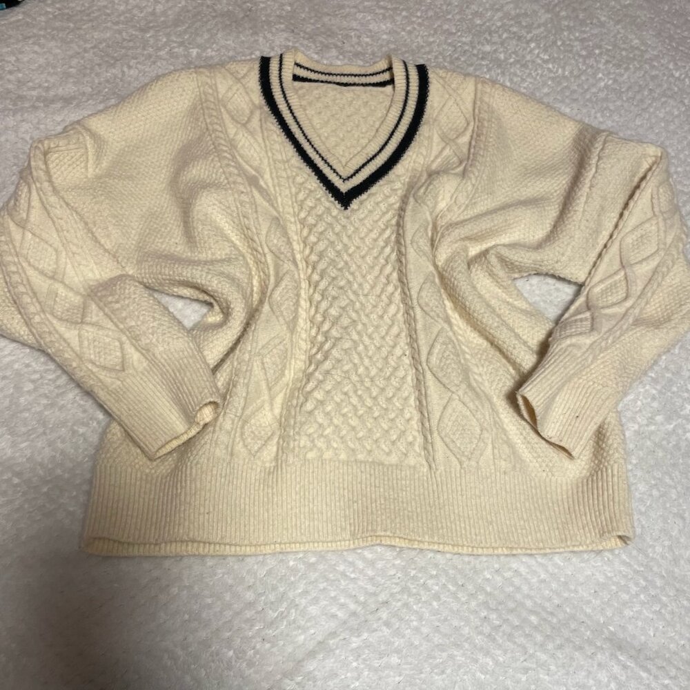 Academia V Neck Tennis Sweater Med White Cricket Cable Hand Knit